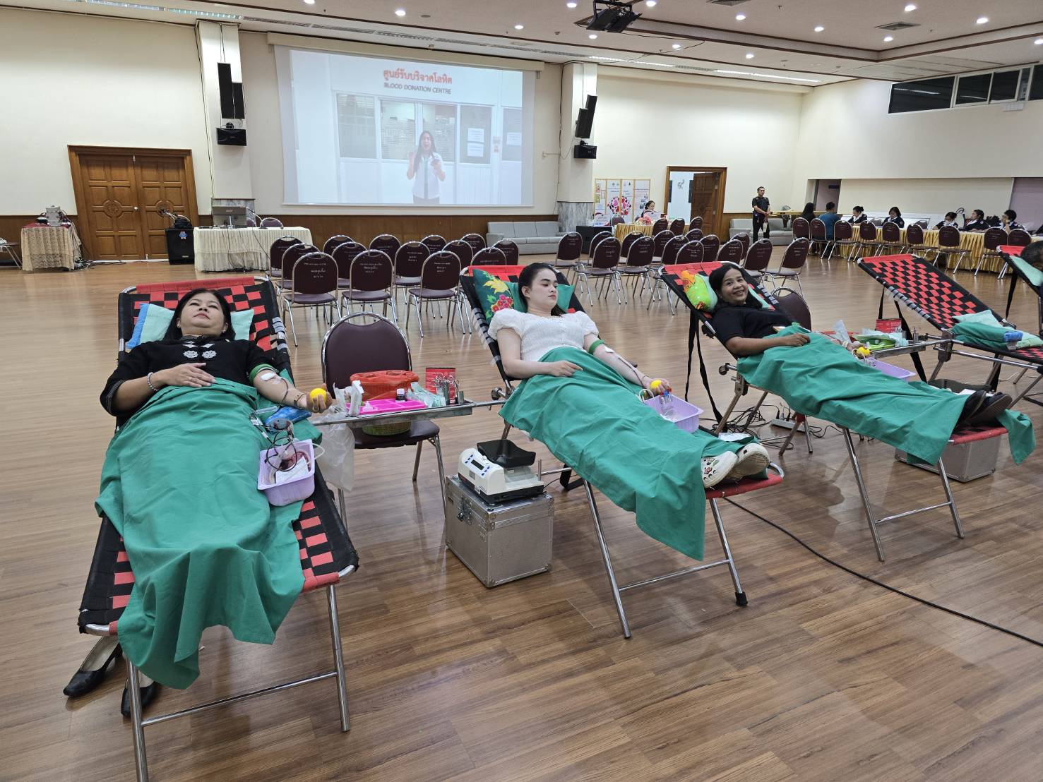 title - ส.ป.ก.เพชรบุรี ร่วมโครงการ ส.ป.ก. รวมพลังแห่งความภักดีบริจาคโลหิต ให้แก่โรงพยาบาลพระจอมเกล้าจังหวัดเพชรบุรี เพื่อถวายเป็นพระราชกุศลแด่สมเด็จพระนางเจ้าสิริกิติ์ พระบรมราชินีนาถ พระบรมราชชนนีพันปีหลวง เนื่องในวาระครบ 100 วัน (สตมวาร) แห่งการสวรรคต